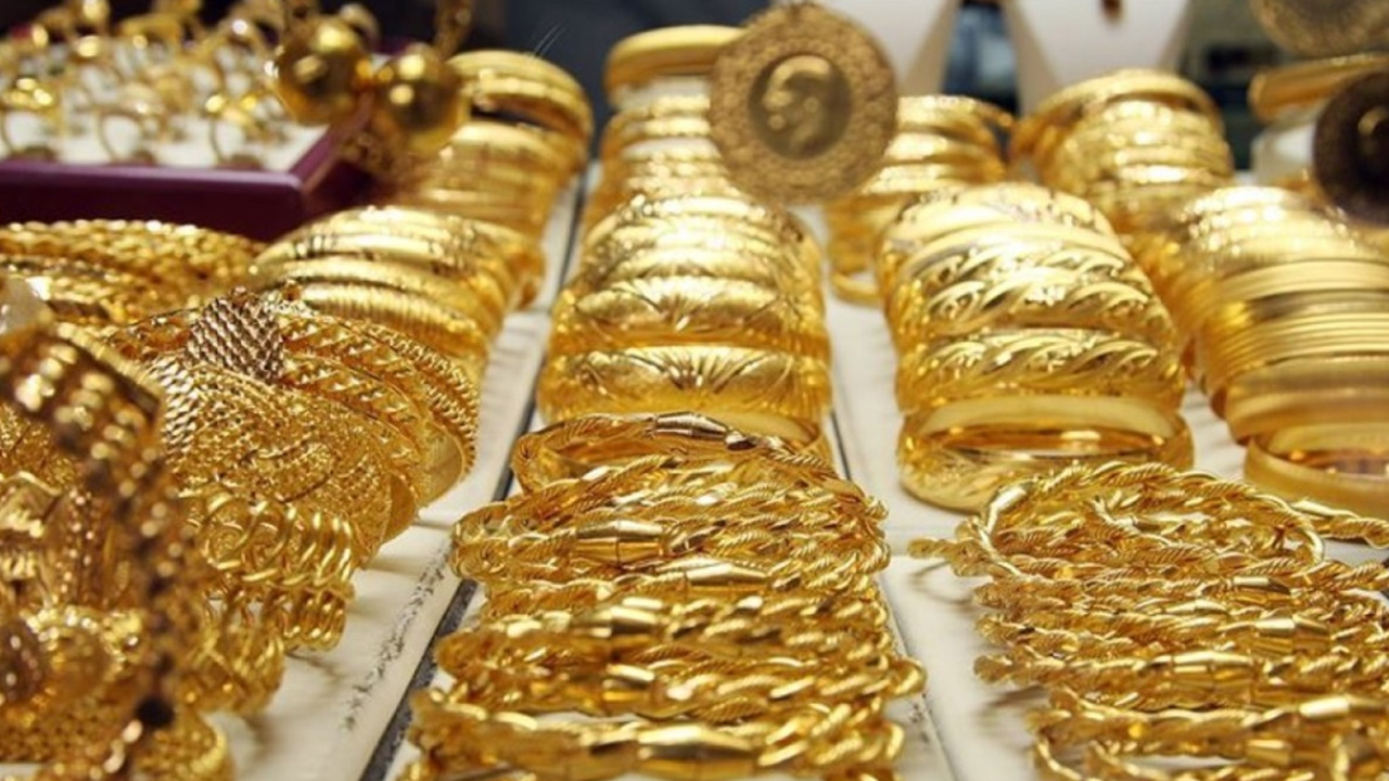Yatırımcılar dikkat altın fiyatları değer kaybediyor! Bugün çeyrek altın, gram altın, Cumhuriyet altını fiyatı  alış, satış kaç TL?