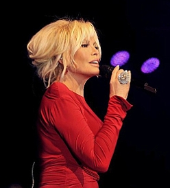 Ajda Pekkan Kimdir? Kaç Yaşında, Nereli ve Kariyeri: Süperstar’ın Tam Biyografisi