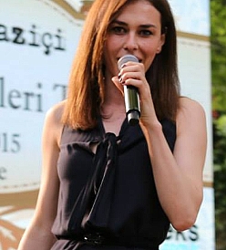 Ayşe Hatun Önal Kimdir?