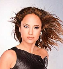 Ayşe Özyılmazel Kimdir?