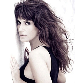 Ayşegül Aldinç Kimdir?