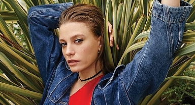 Serenay Sarıkaya ve Kıvanç Tatlıtuğ Aynı Projede Buluşuyor!