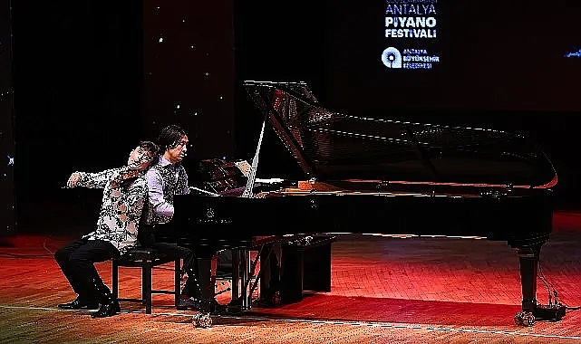 Antalya Piyano Festivali’ne Mizah ve Müziğin Buluştuğu Unutulmaz Final