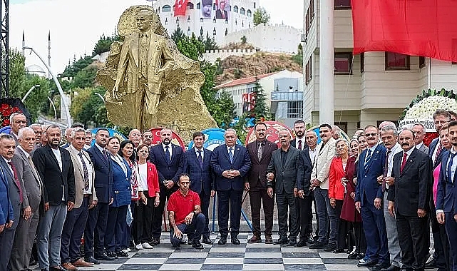 Keçiören’de Büyük Zafer’in 104. Yılı Kırmızı Beyaz Coşkuyla Kutlandı