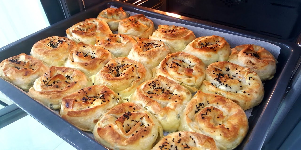 Kahvaltılarınızı Süsleyecek Ispanaklı Gül Böreği Nasıl Yapılır? Ispanaklı Gül Böreği Tarifi