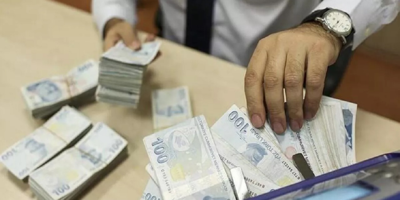 Hesaplarınızı Kontrol Edin Gece Yarısı Müjdeli Haber Geldi 2.100 TL Yatırıldı! Başvuru tarihi açıklandı Maaşlara Ek 2 Bin 100 TL ödeme yapılıyor! Hemen başvurun