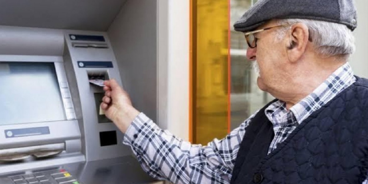 Hükümet harekete geçti! PTT'den 65 yaş üstü vatandaşa 1.084 TL ödeme yapılacak! Hemen başvurun