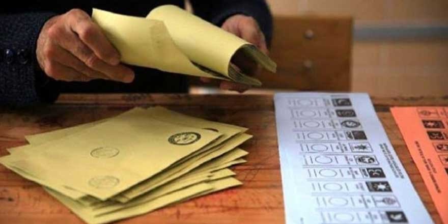 MetroPOLL son anketini paylaştı! Kararsızlar seçimin kaderini belirleyecek! Cumhur İttifakı ile Millet İttifakı arasındaki fark azalıyor