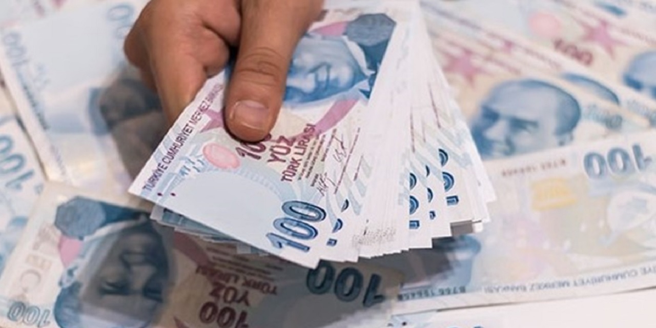 Son dakika gelen haberle emeklinin sonunda yüzü gülecek! 1.250 TL ek zam tarihi netleşti!