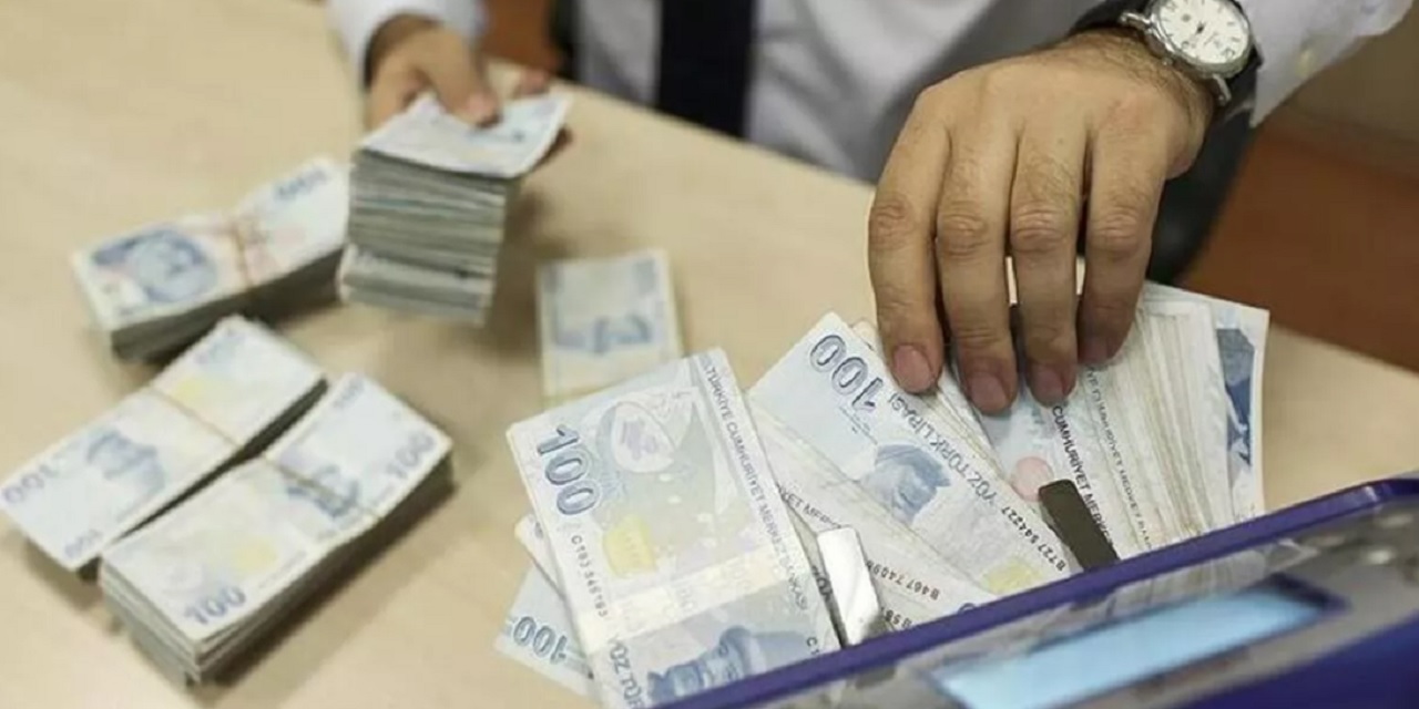 Bu sabah haber geldi maaşlara bir zam daha! Tarih belli oldu, memur ve emekli hepsine müjde! 1.250 lira artış ve...