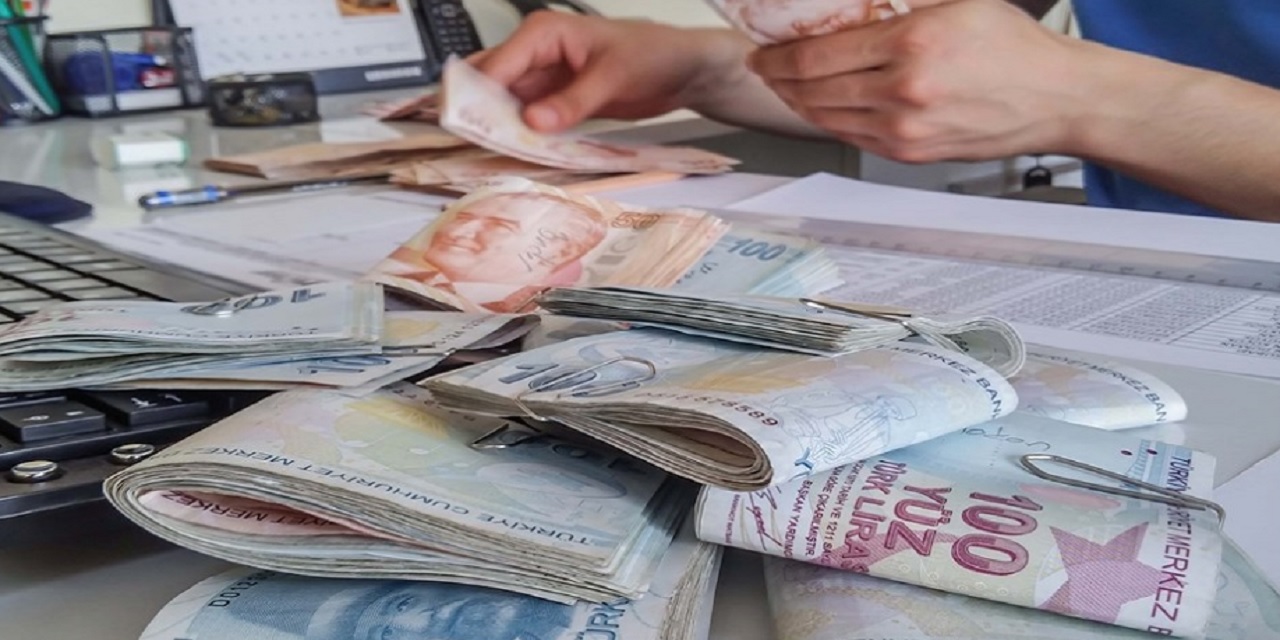Biraz önce netleşti! Anında maaşa ek 5.000 TL nakit desteği hesaplara yatıyor! Emeklilerin yararlanabileceği 5 bin lira nakit kredi destek için hemen başvurun...