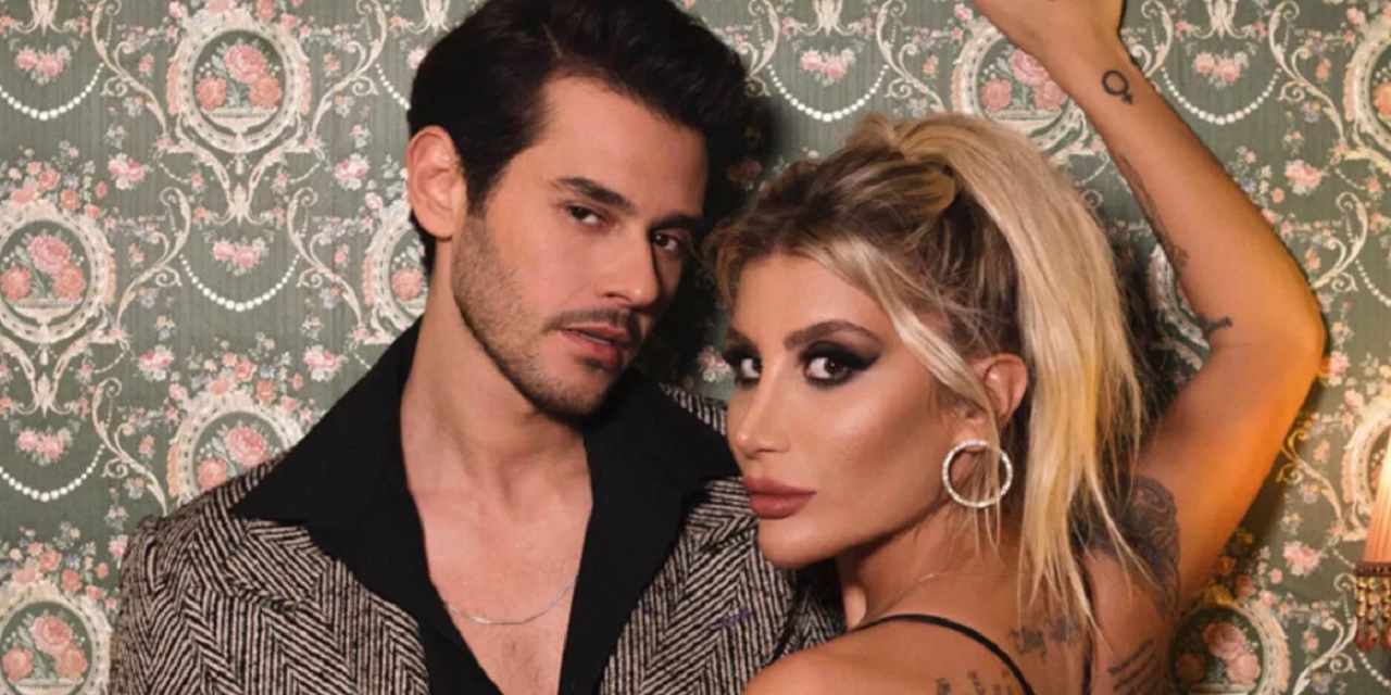 İrem Derici'ye aşk yaradı! İrem Derici, kırmızı bacak ve göğüs dekolteli elbisesiyle herkesi hayran bıraktı!